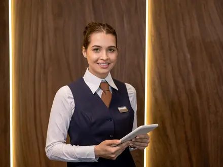 Host / hostess